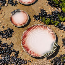 Load image into Gallery viewer, Oysters and Scallops Dinner Plate S/4
