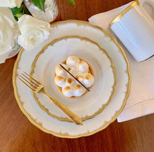 Load image into Gallery viewer, Chelsea Feather Gold Dinner Plate
